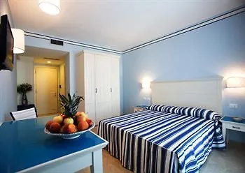Ξενοδοχείο με διαμερίσματα Cala La Luna 4*