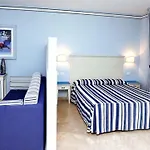 Cala La Luna 公寓式酒店 法维尼亚纳