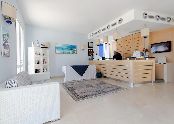 Cala La Luna Aparthotel